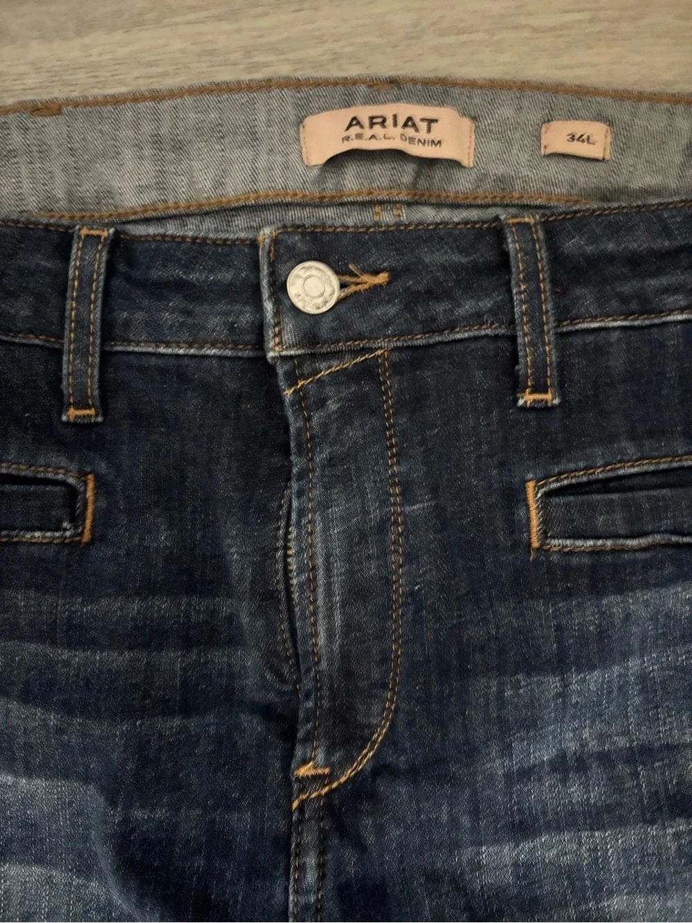 ARIAT Flare Jeans - Size: 34L - Picture 5 of 6